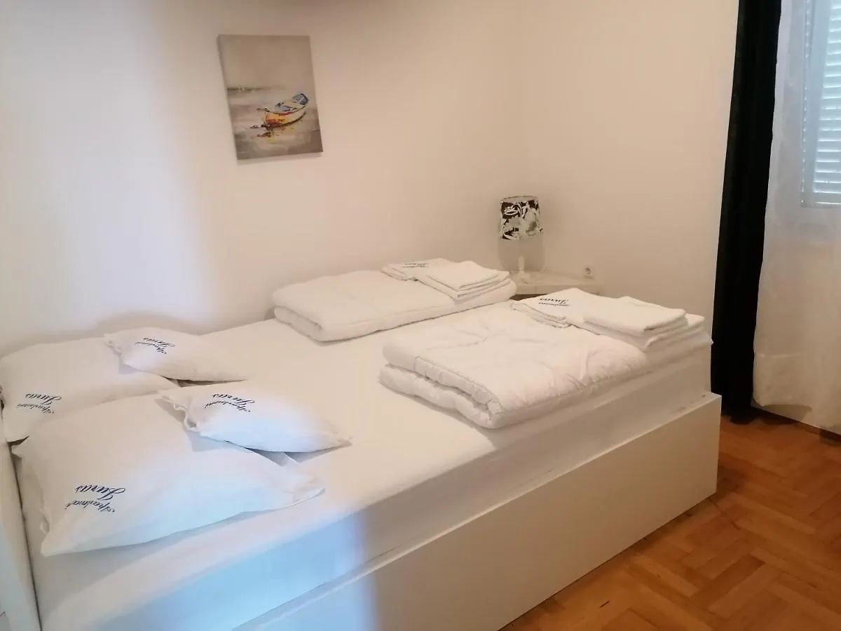Villa Juras Baska  0*, Baska (Krk)